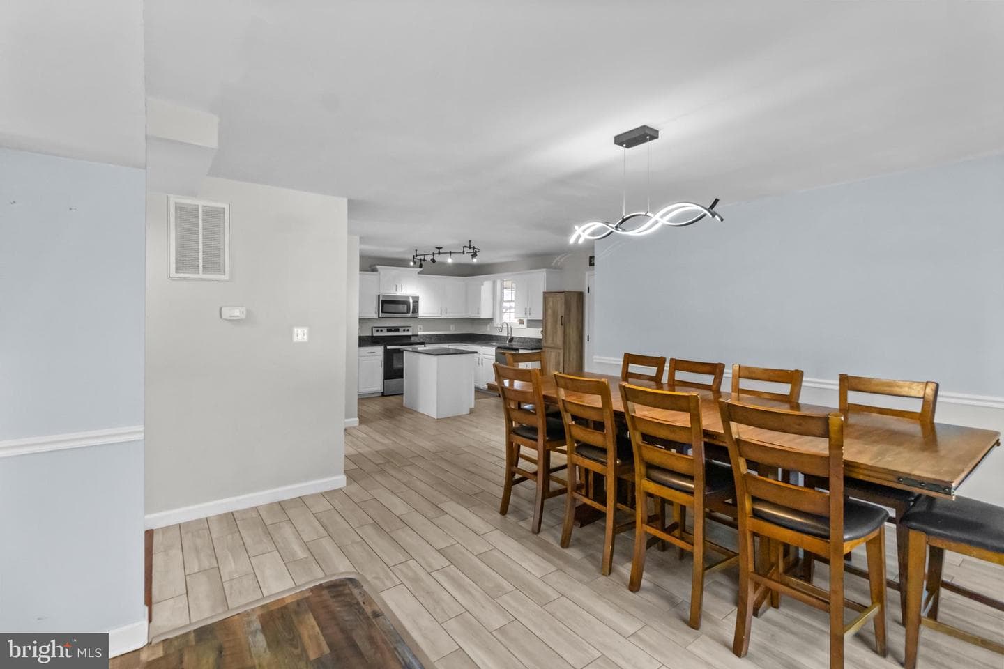 1525 Sharpes Court photo 13