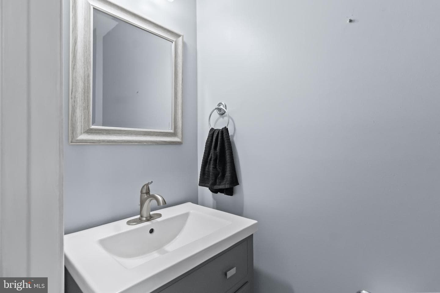 1525 Sharpes Court photo 6