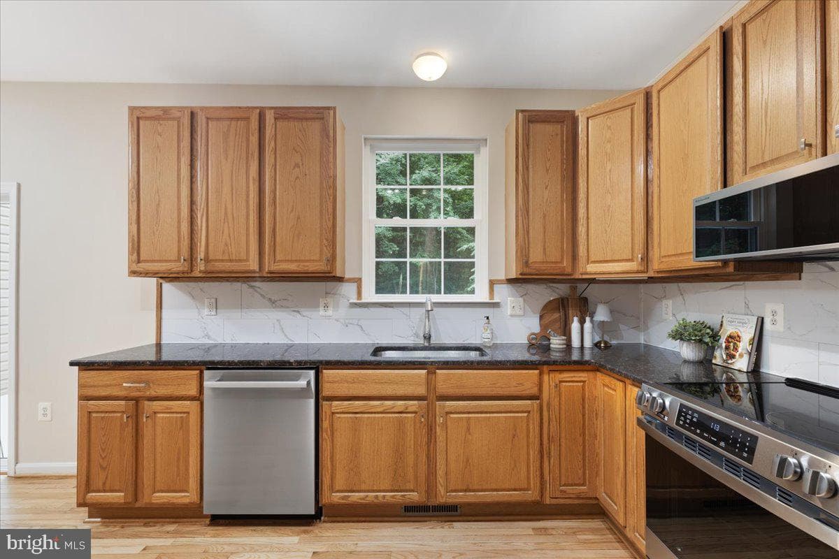 1830 Fenwicke Court photo 25