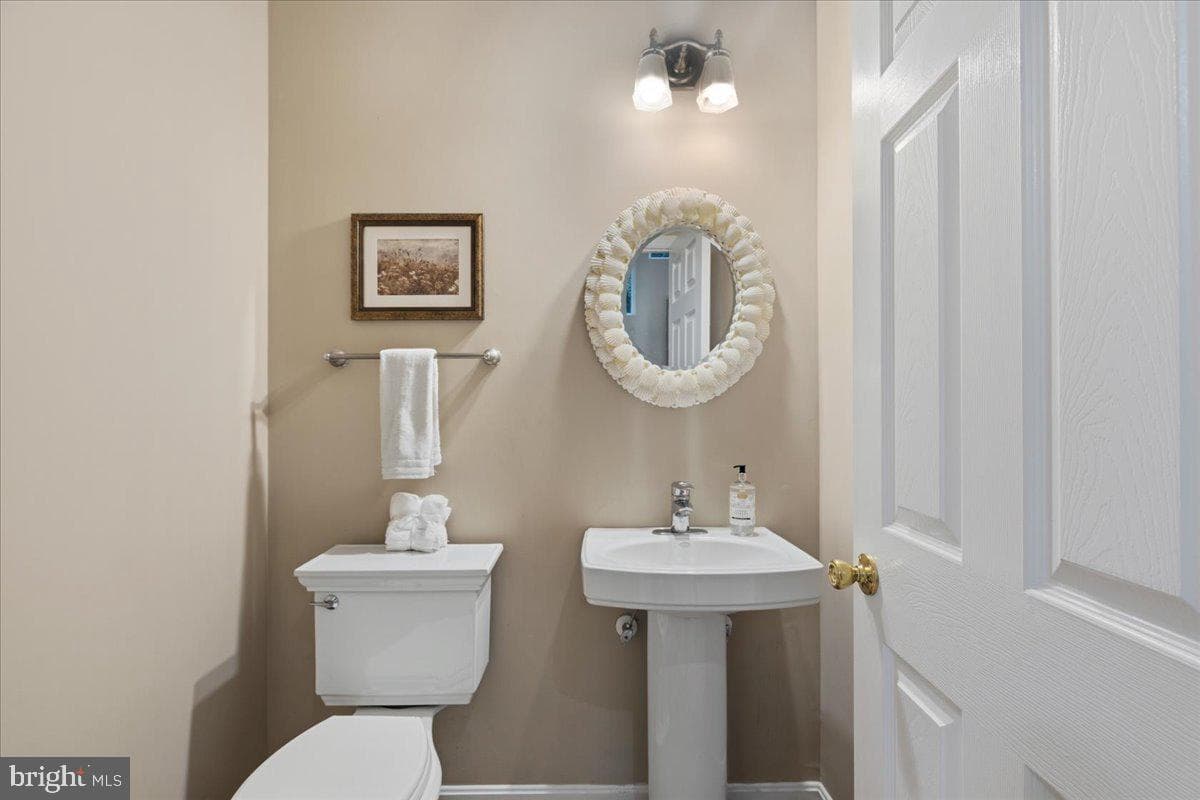 1830 Fenwicke Court photo 32