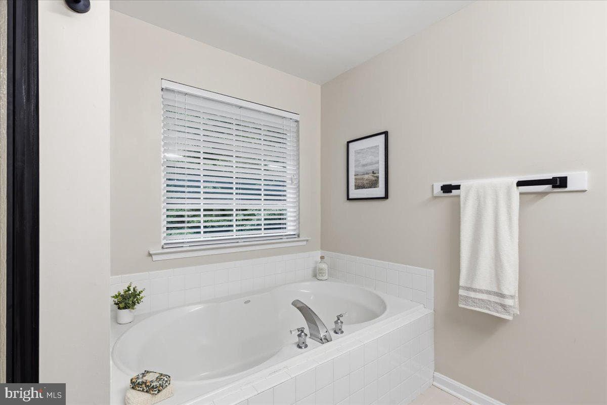 1830 Fenwicke Court photo 40