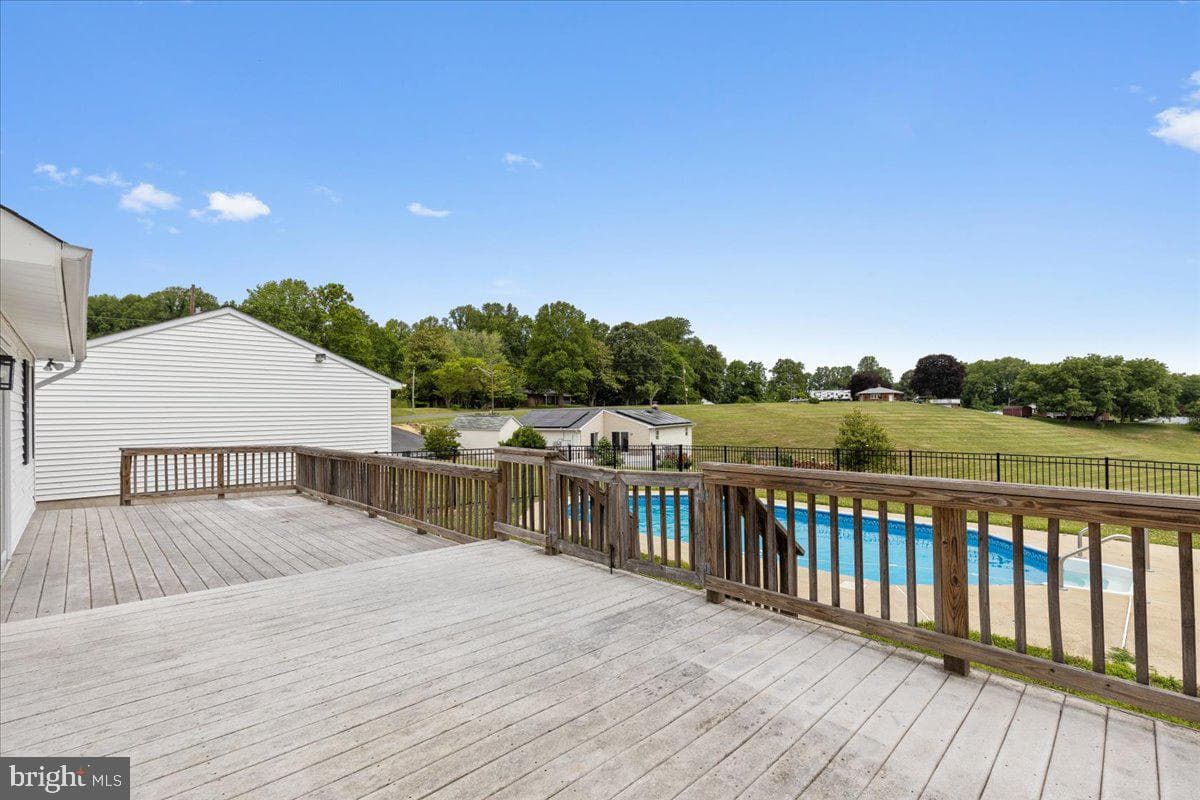 8407 Wesley Stinnett Boulevard photo 17