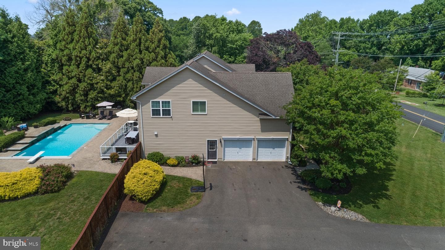 3325 Cox Road photo 101