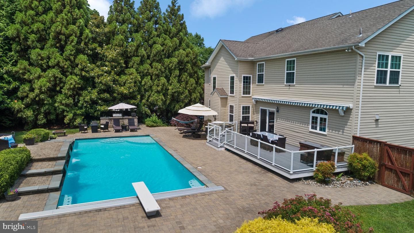 3325 Cox Road photo 4