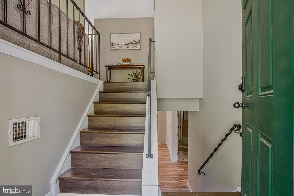 2811 Glasgow Way photo 3