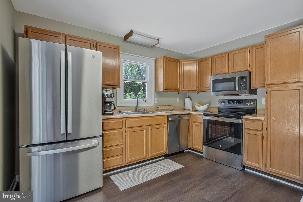 2811 Glasgow Way photo 4