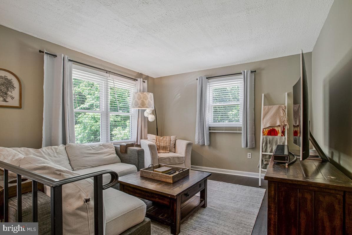 2811 Glasgow Way photo 8