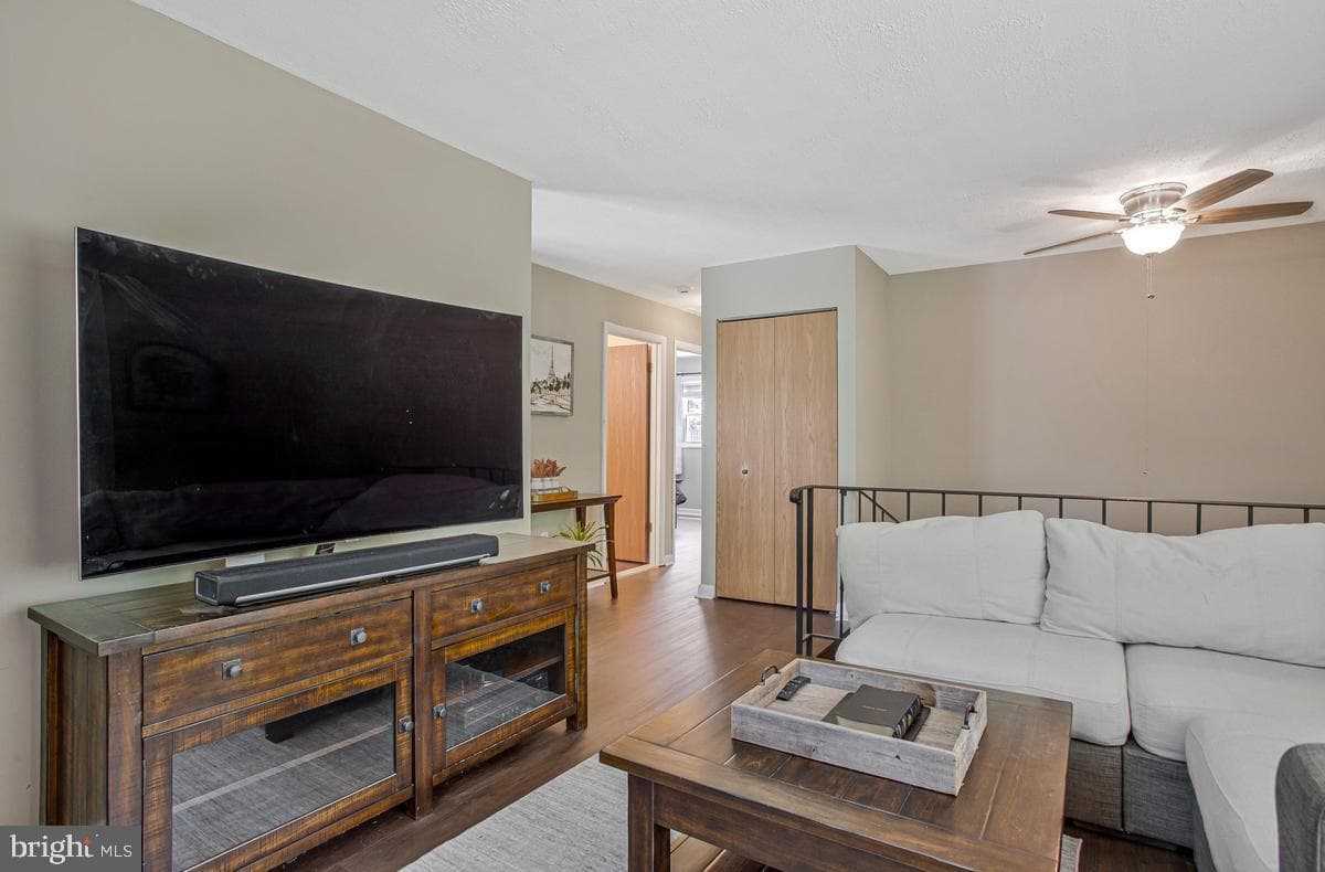 2811 Glasgow Way photo 9