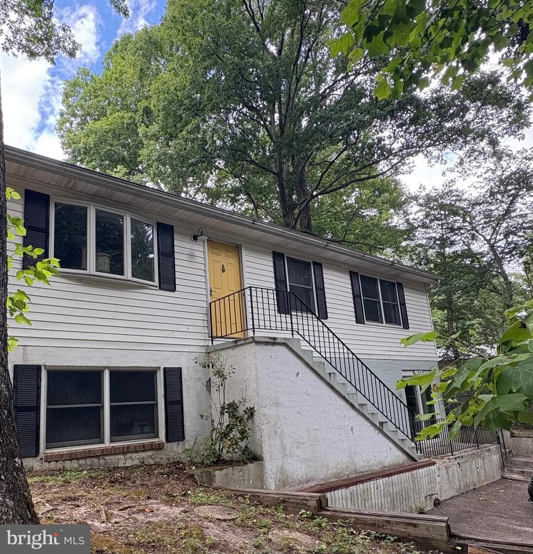 5885 Valley, Saint Leonard