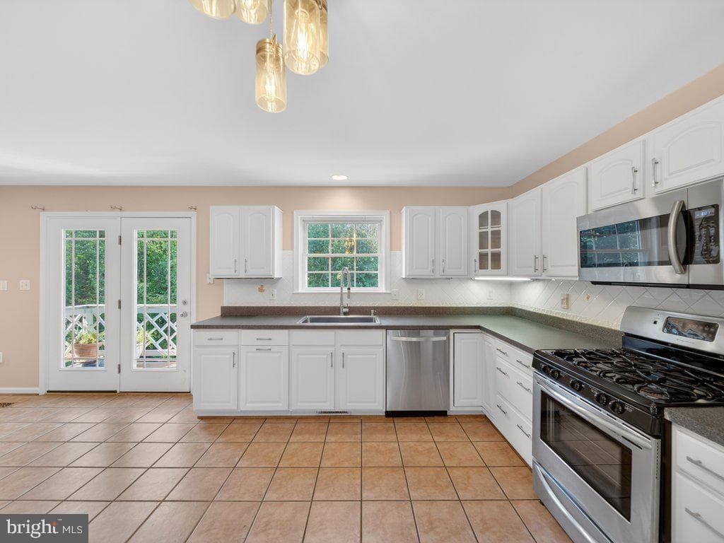 9290 Baker Street photo 21