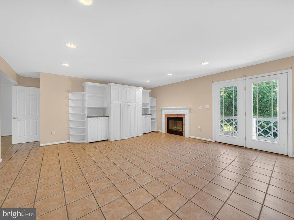 9290 Baker Street photo 23