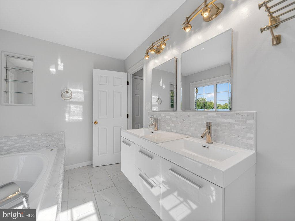 9290 Baker Street photo 43