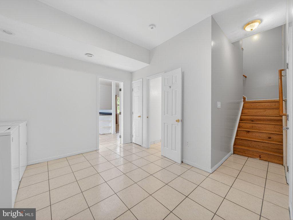 9290 Baker Street photo 46