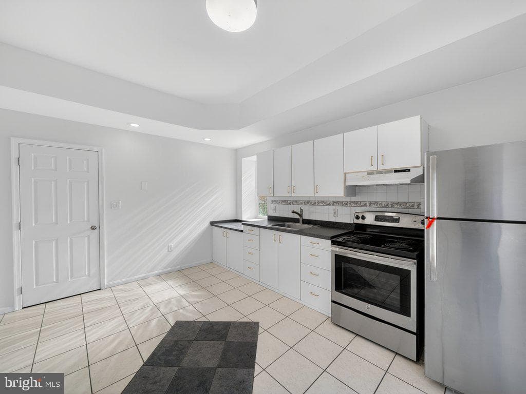 9290 Baker Street photo 50