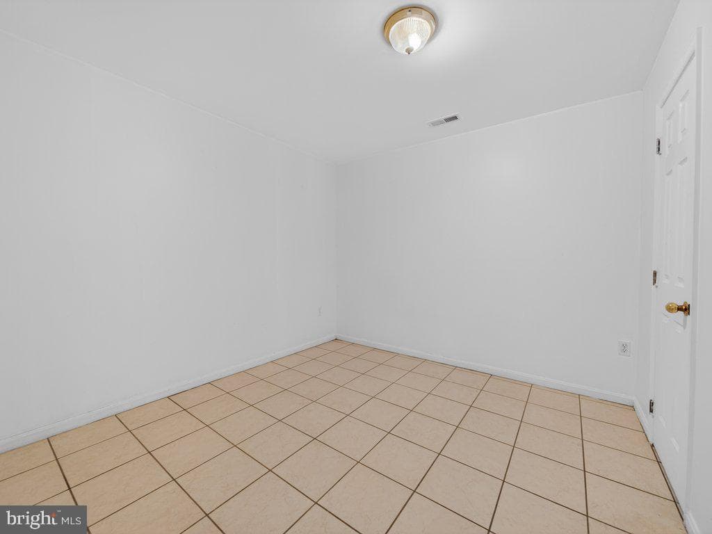 9290 Baker Street photo 58