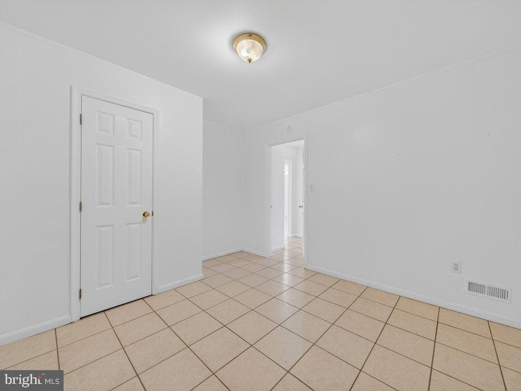 9290 Baker Street photo 59