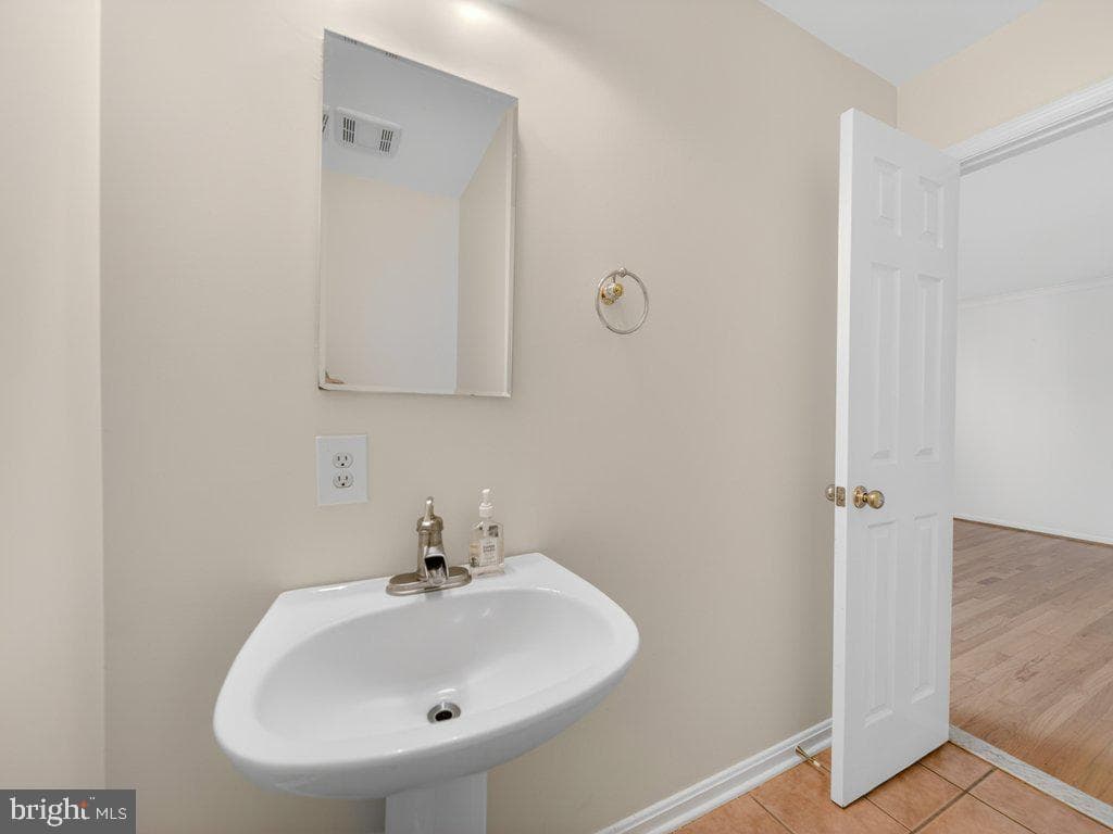 9290 Baker Street photo 8