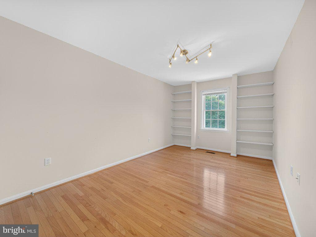 9290 Baker Street photo 9