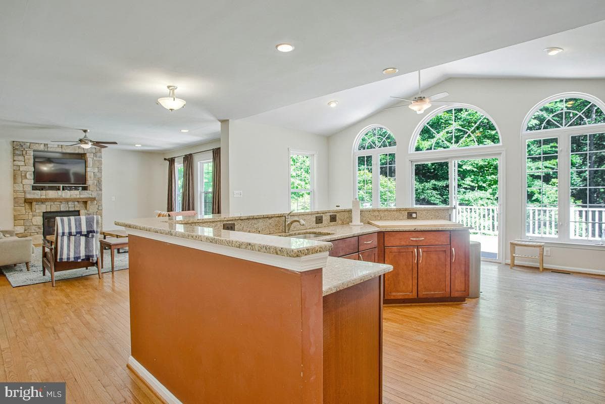 1000 Tiffany Park photo 16