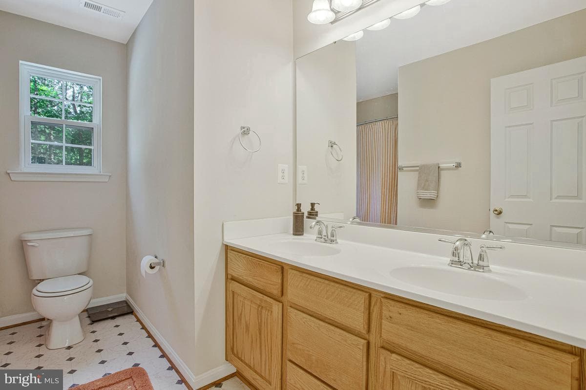 1000 Tiffany Park photo 32