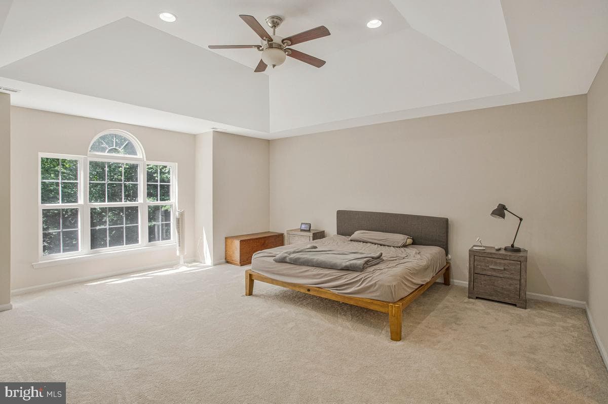 1000 Tiffany Park photo 36