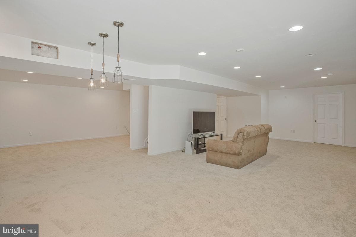 1000 Tiffany Park photo 44