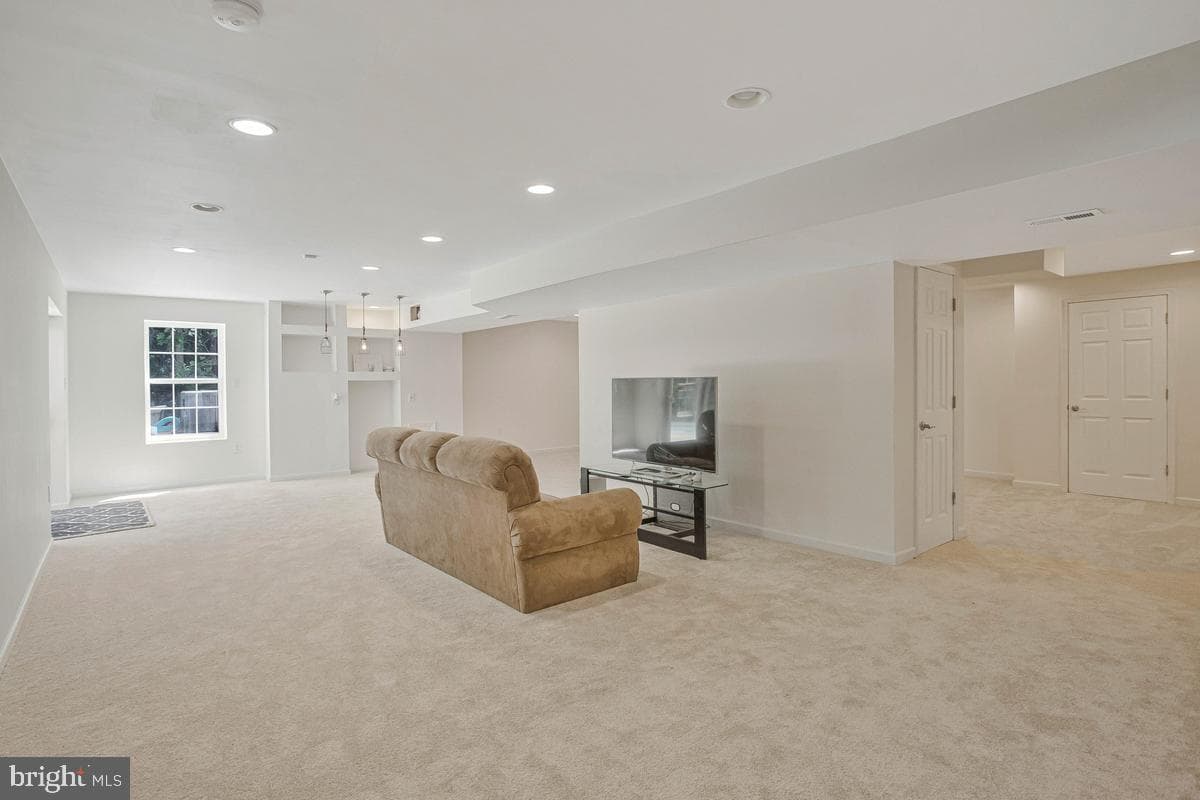 1000 Tiffany Park photo 45