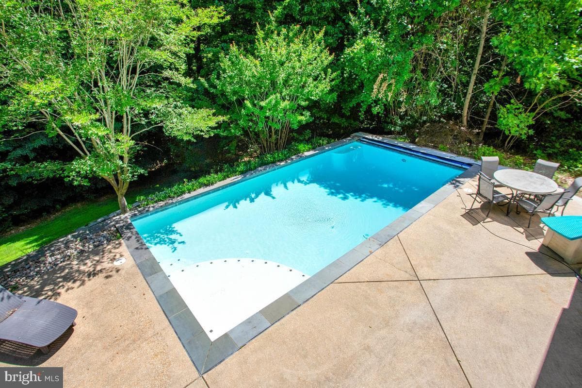 1000 Tiffany Park photo 58