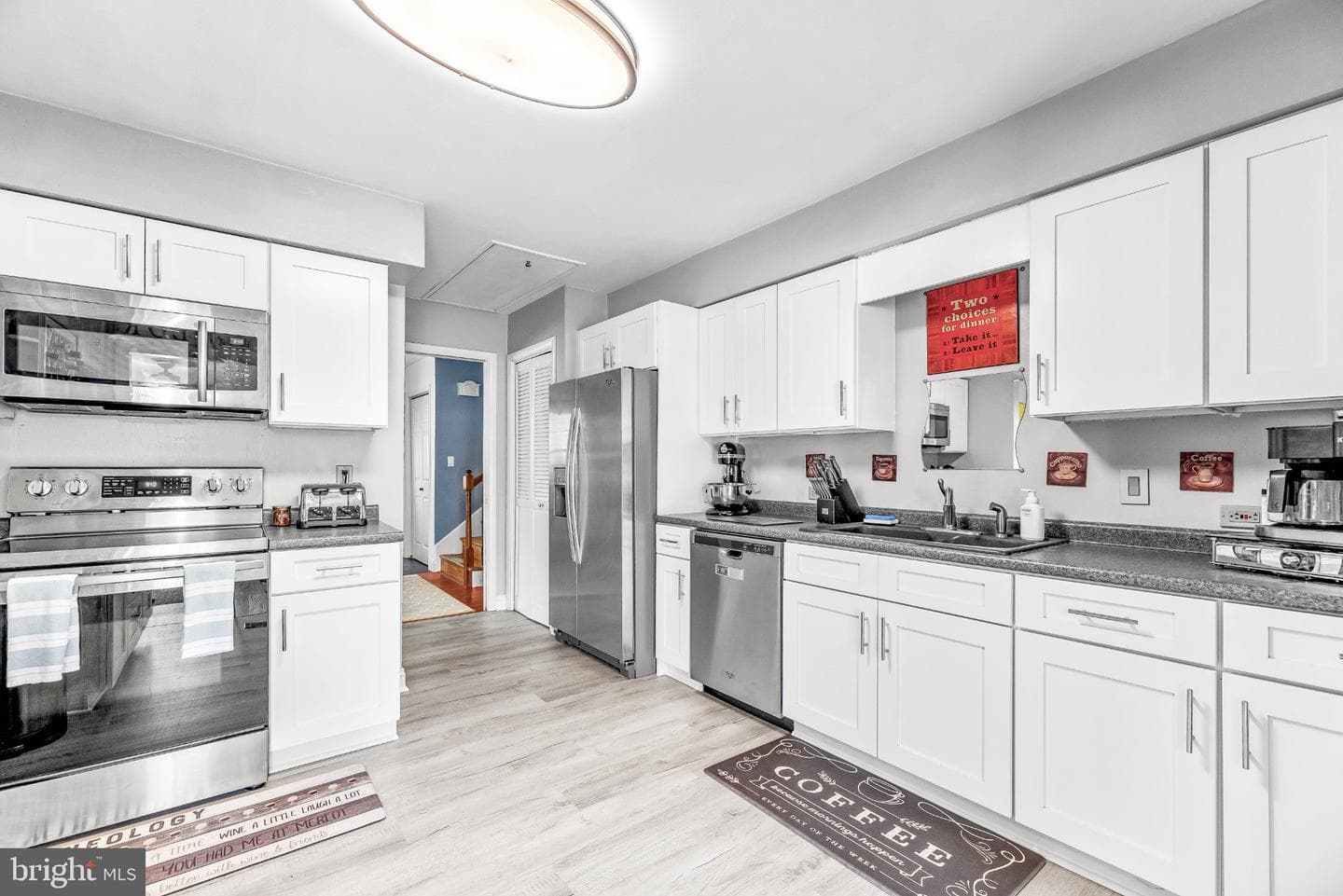 1543 Avenue B Street photo 8