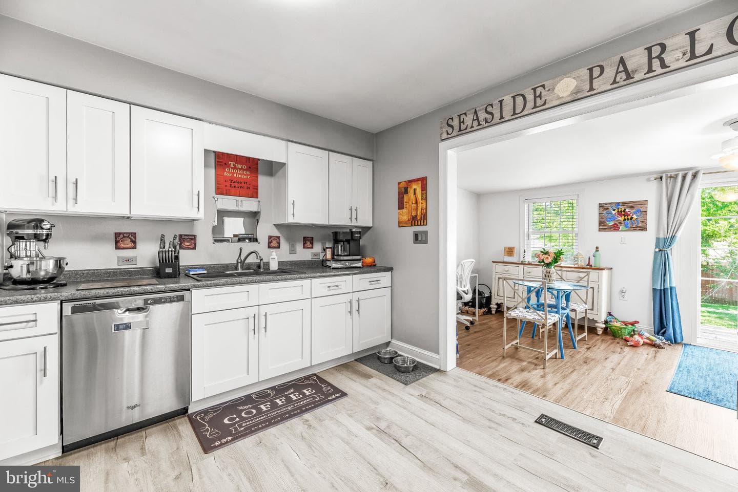 1543 Avenue B Street photo 9
