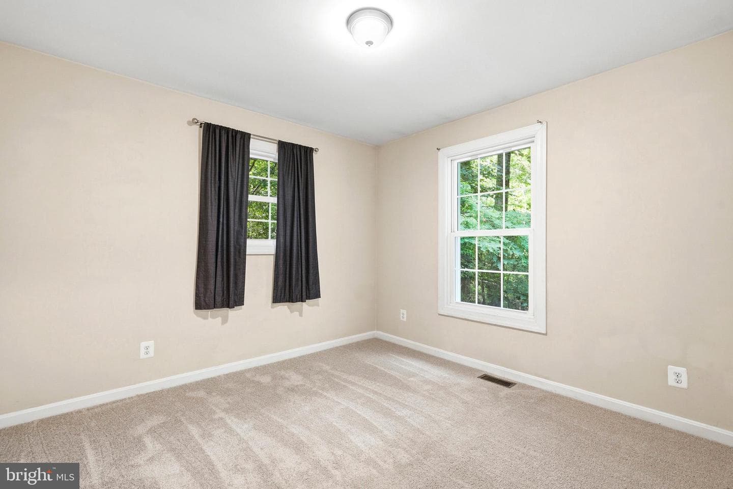 410 Hawthorne Court photo 19