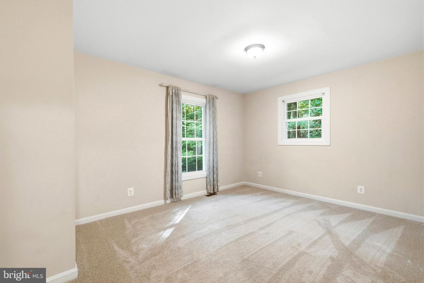 410 Hawthorne Court photo 21