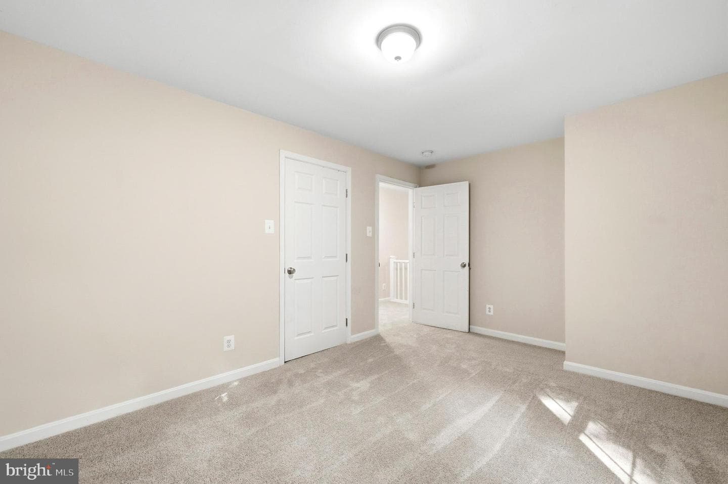 410 Hawthorne Court photo 22