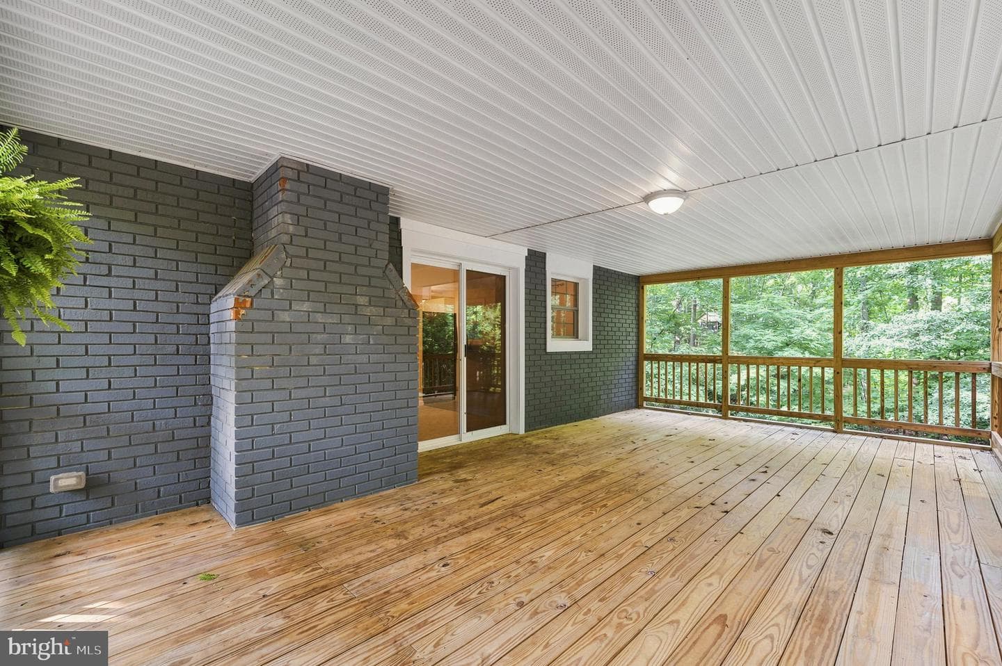410 Hawthorne Court photo 33