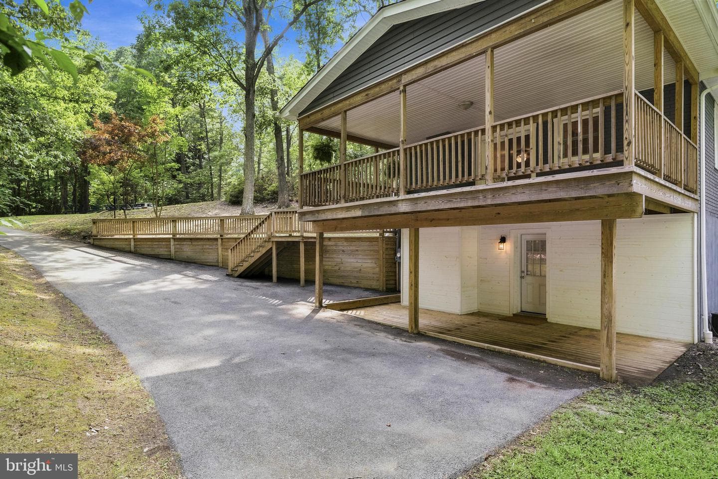 410 Hawthorne Court photo 36