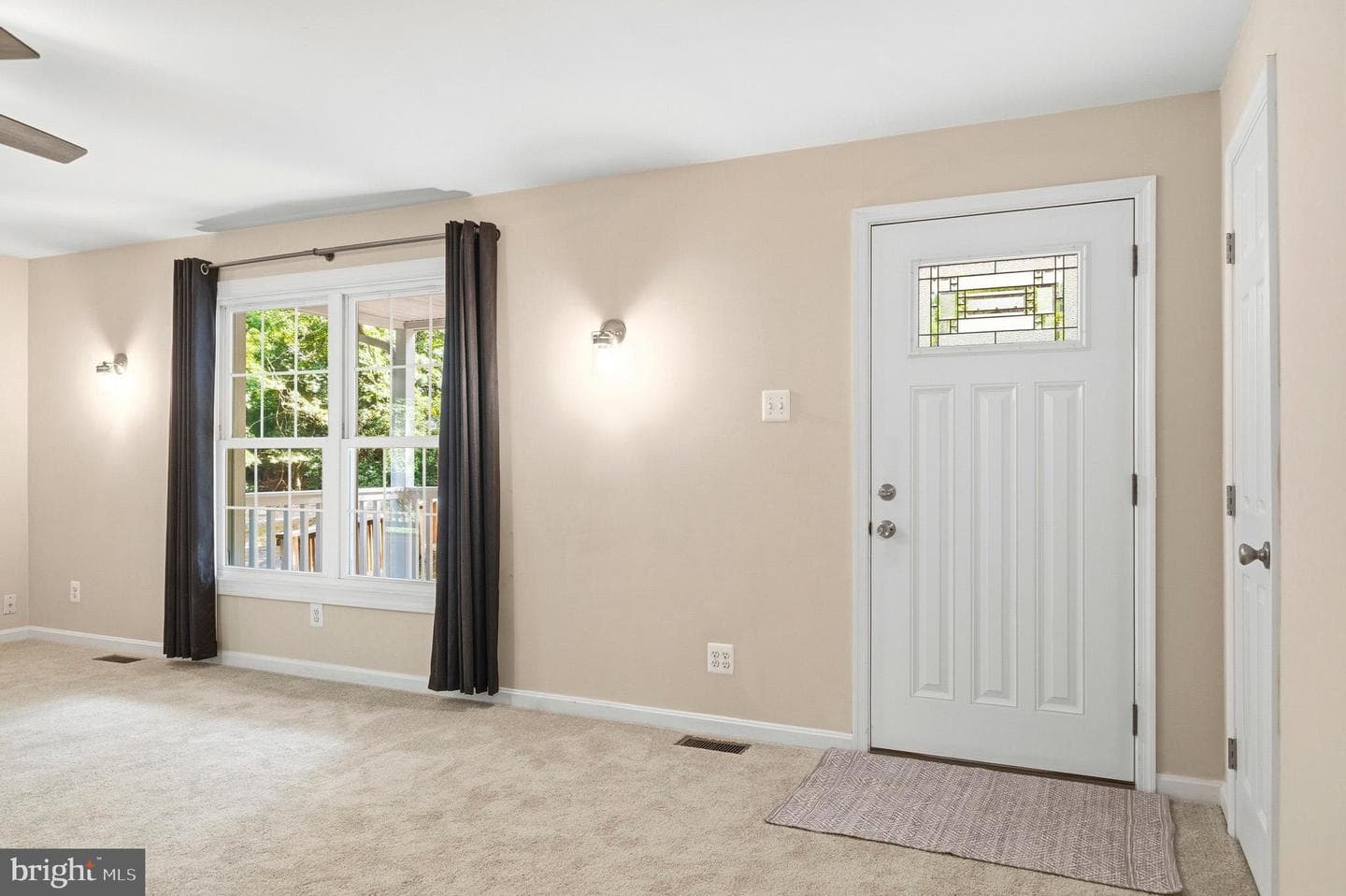 410 Hawthorne Court photo 4