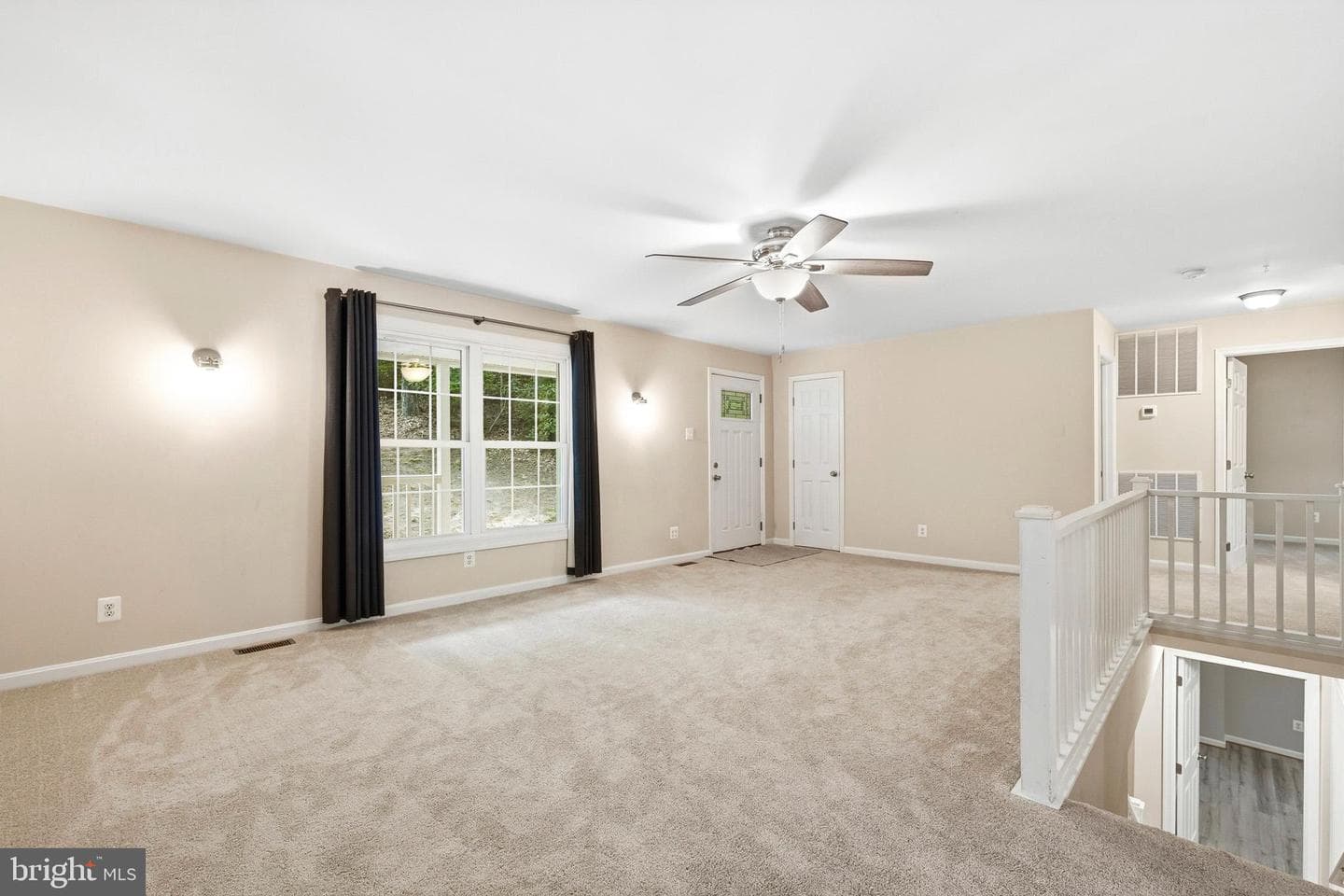 410 Hawthorne Court photo 6