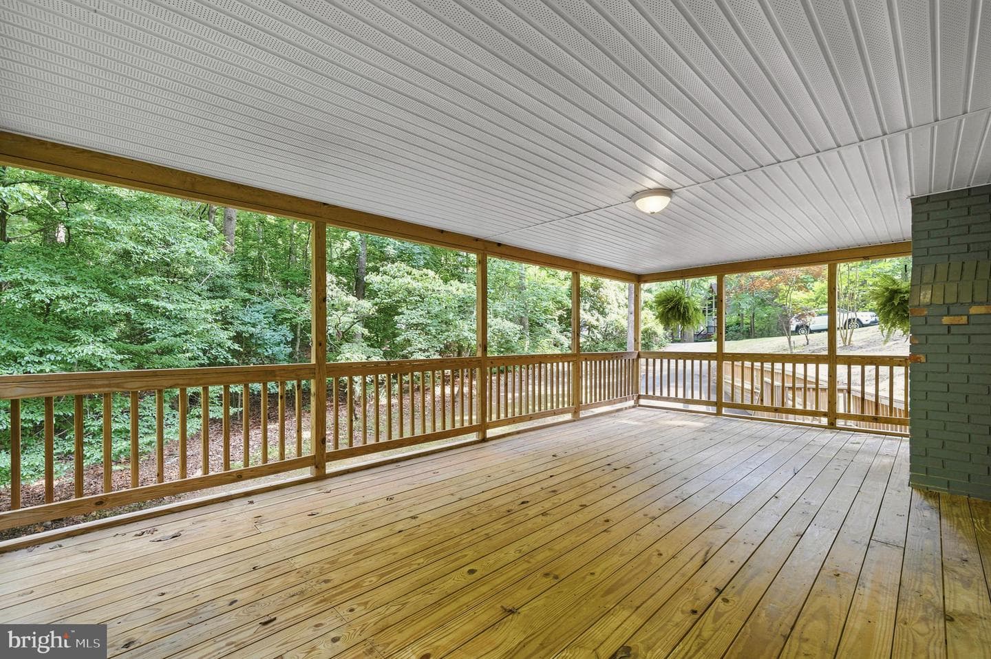 410 Hawthorne Court photo 9