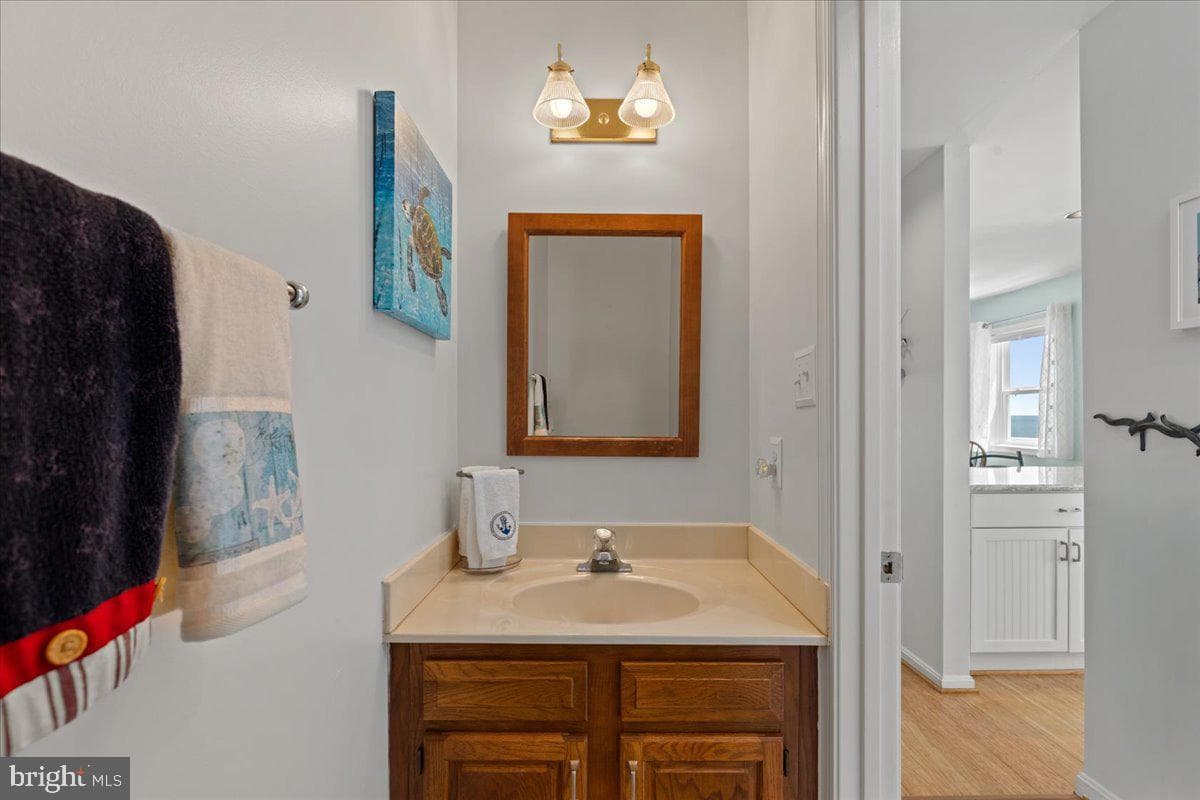 8337 Bay Crest Court photo 17
