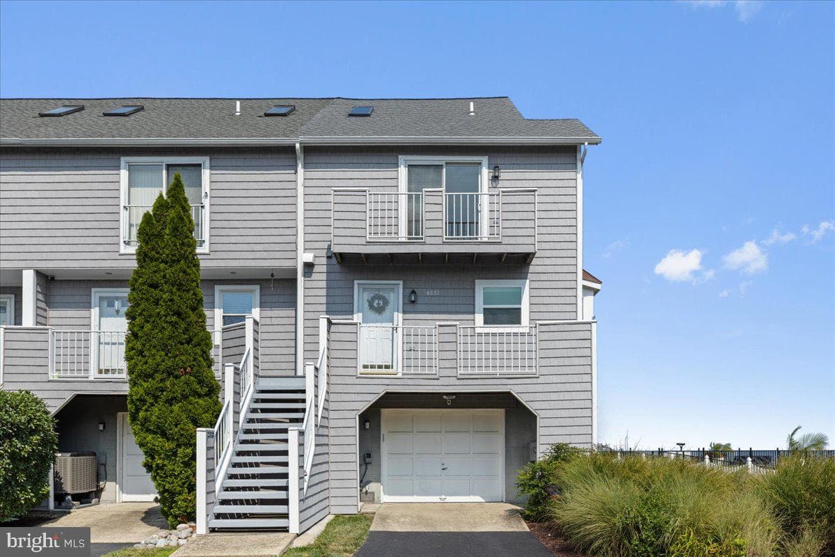 8337 Bay Crest Court photo 4