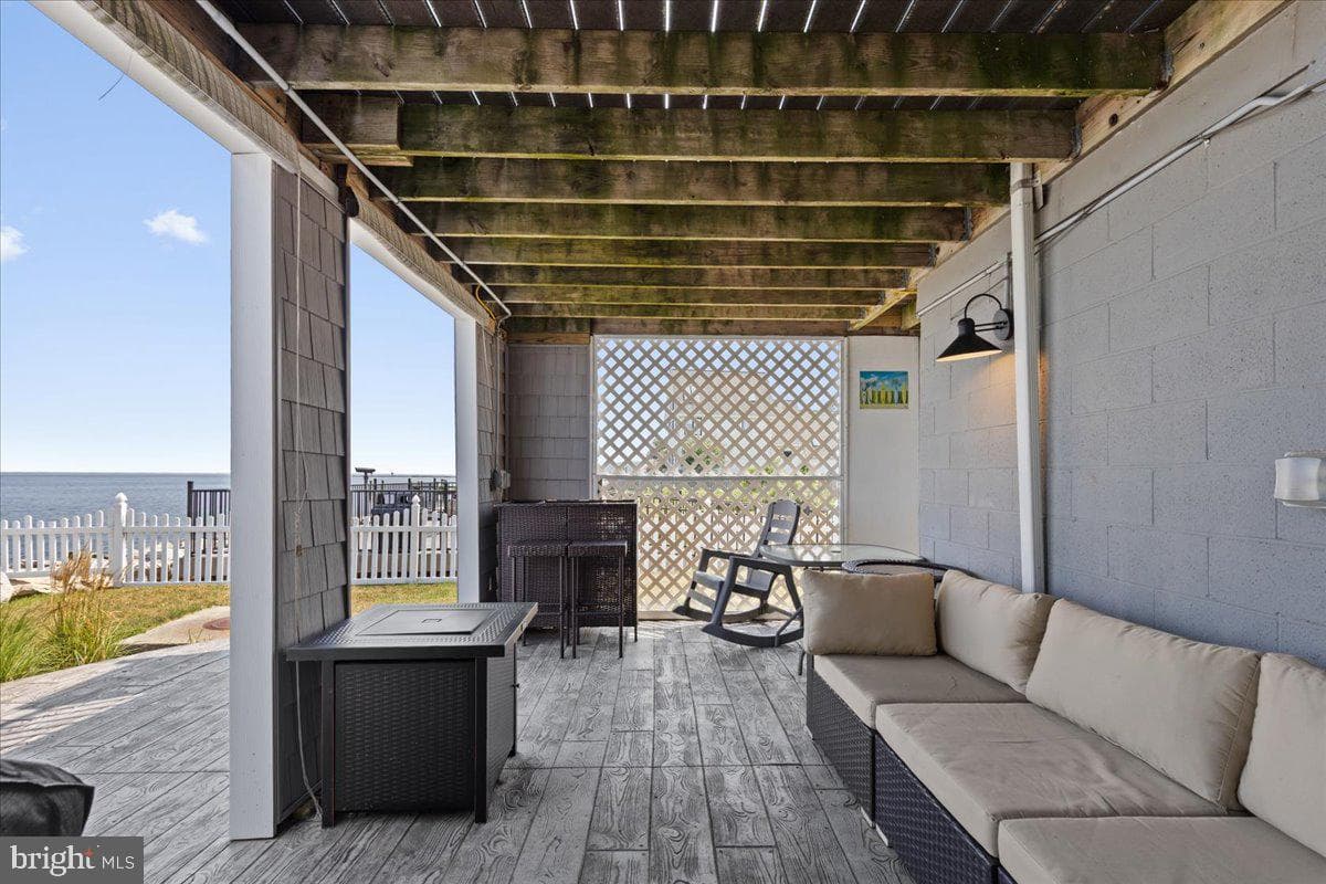 8337 Bay Crest Court photo 47