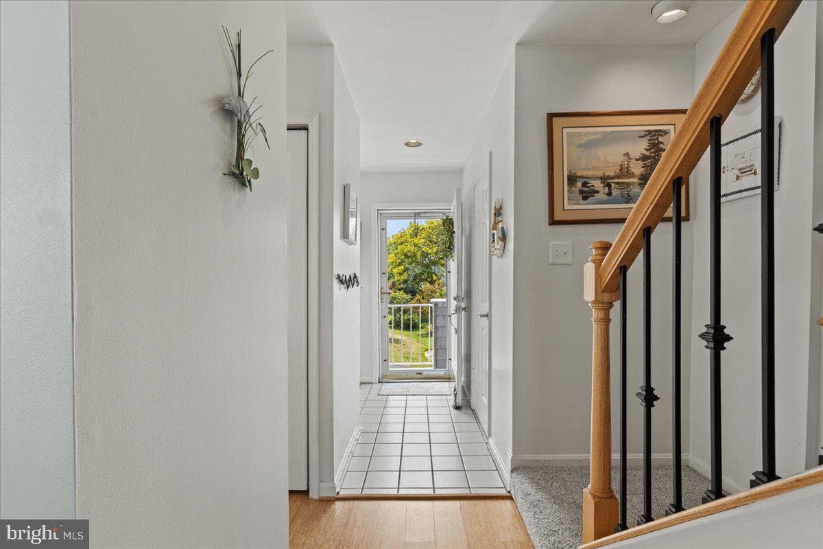 8337 Bay Crest Court photo 9
