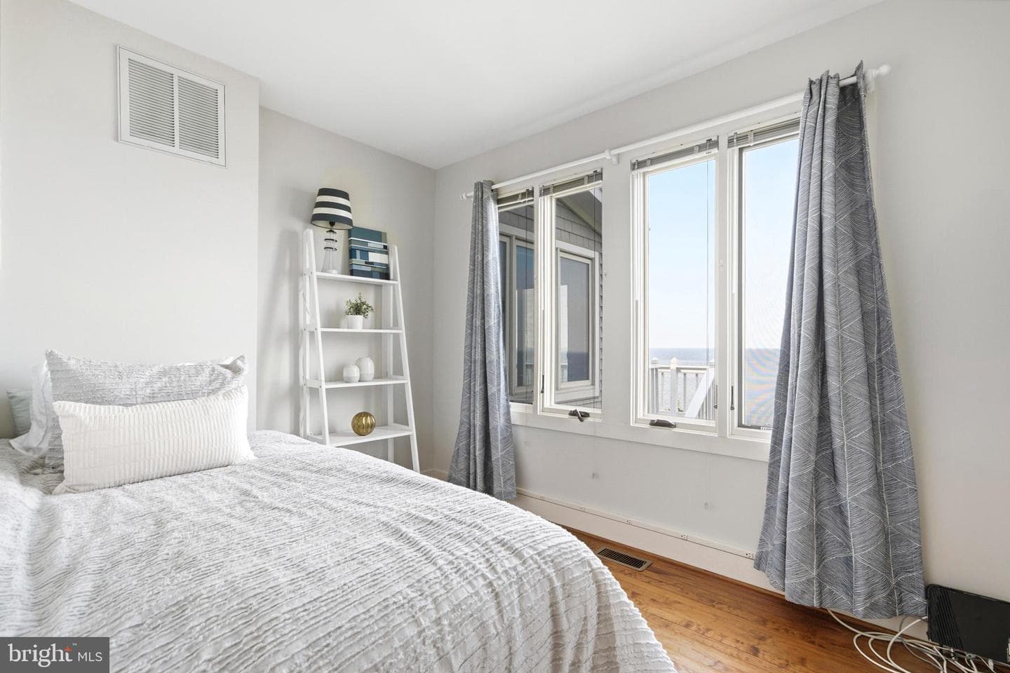 5424 Beach Drive photo 34