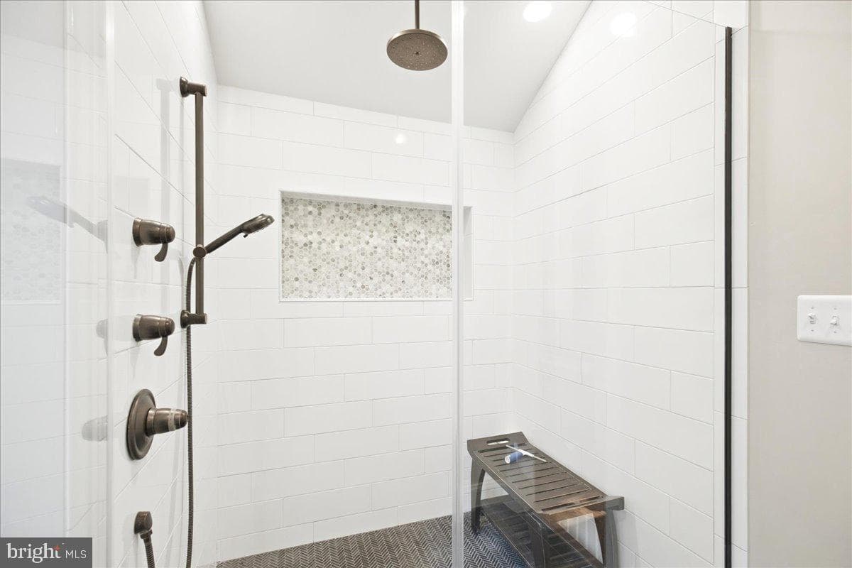 7785 Swan Lane photo 36