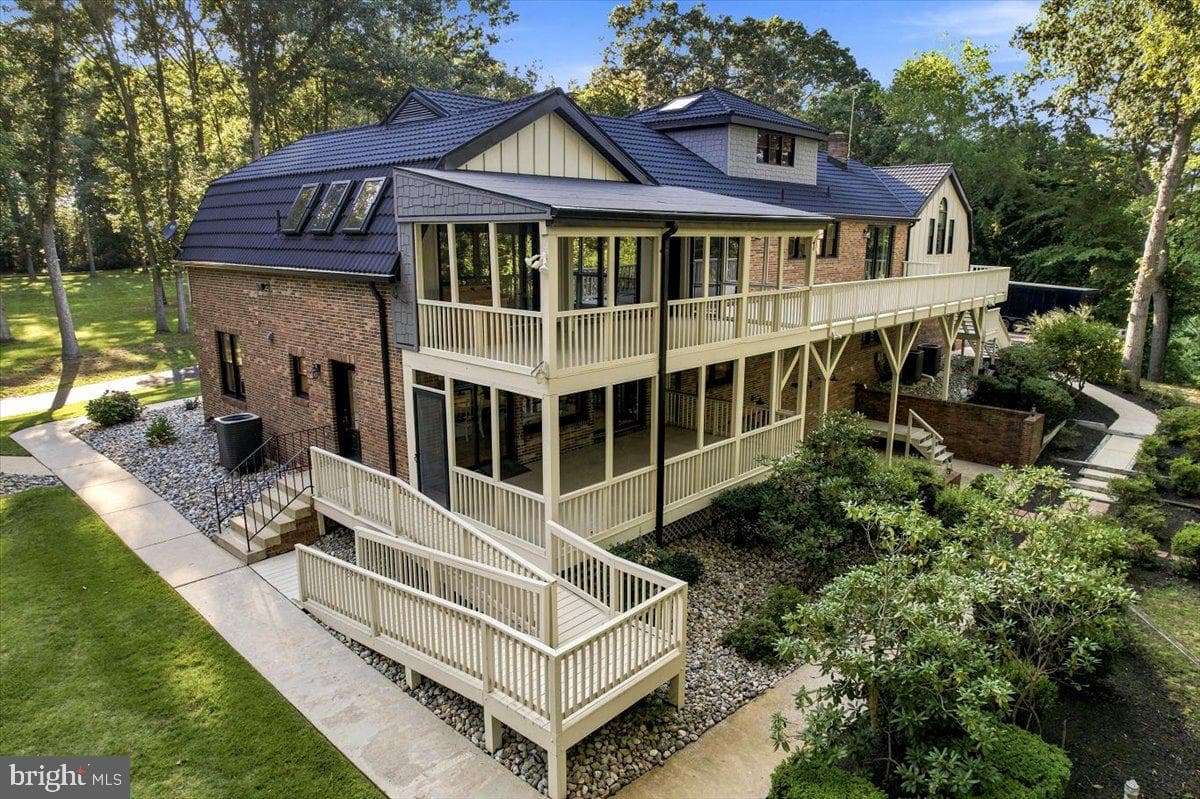 7785 Swan Lane photo 4