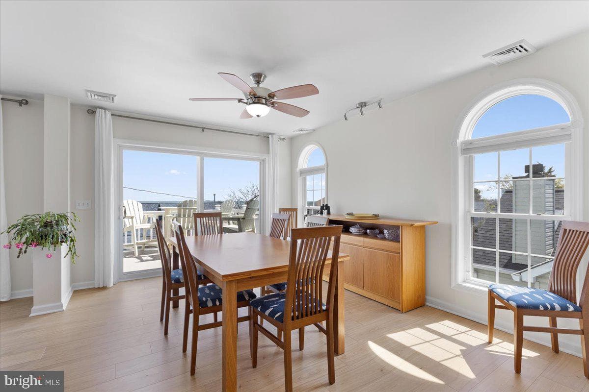 2818 Beach Drive photo 15