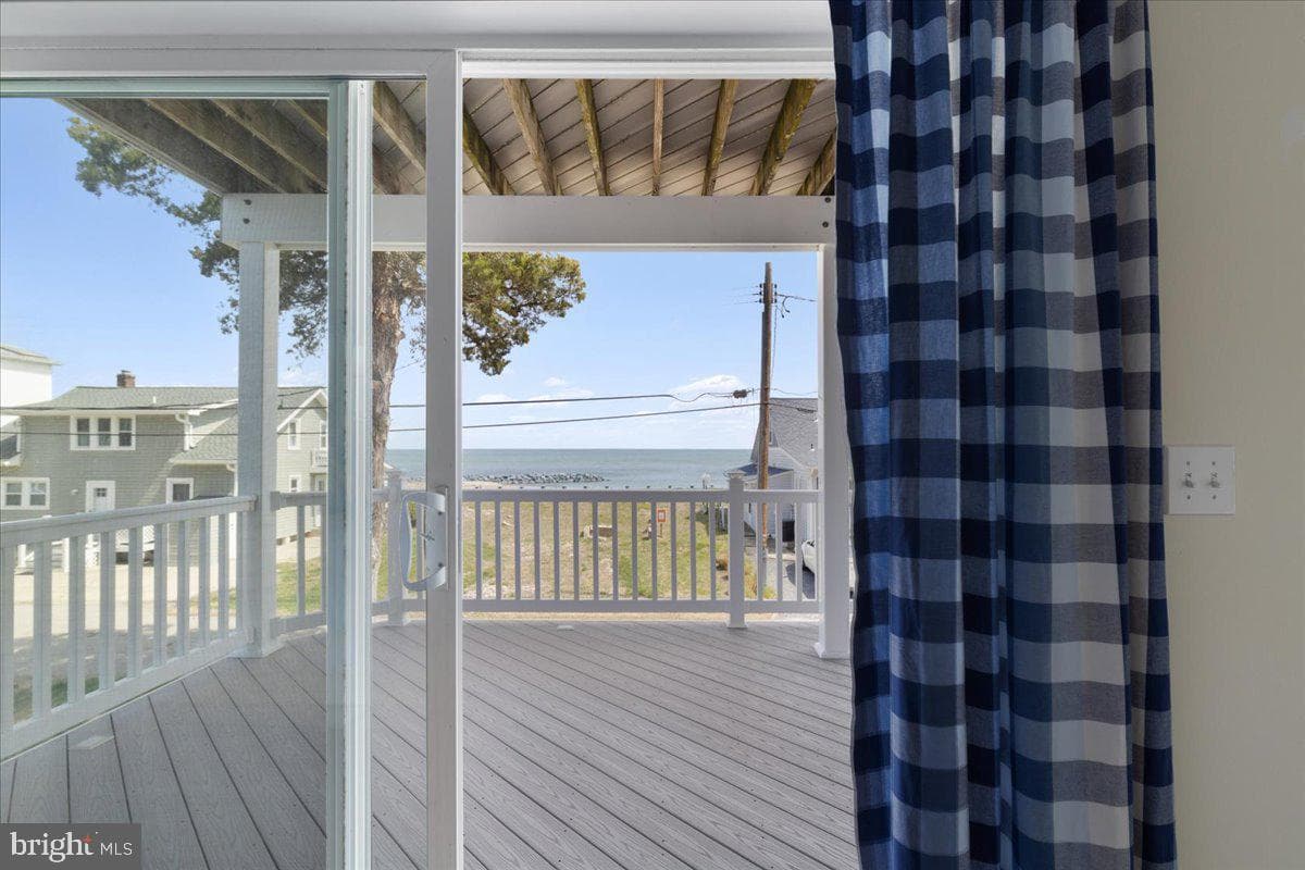 2818 Beach Drive photo 25