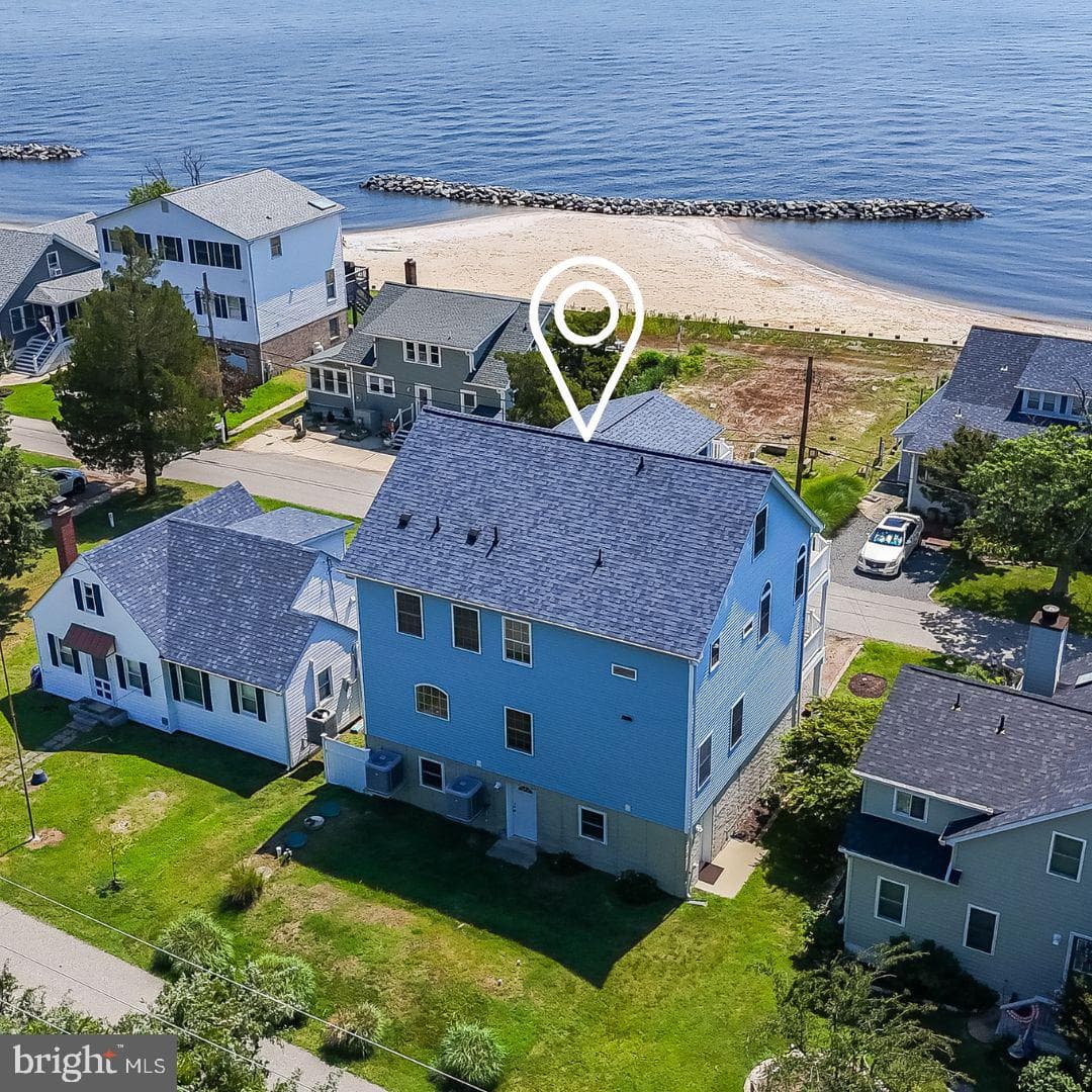 2818 Beach Drive photo 3
