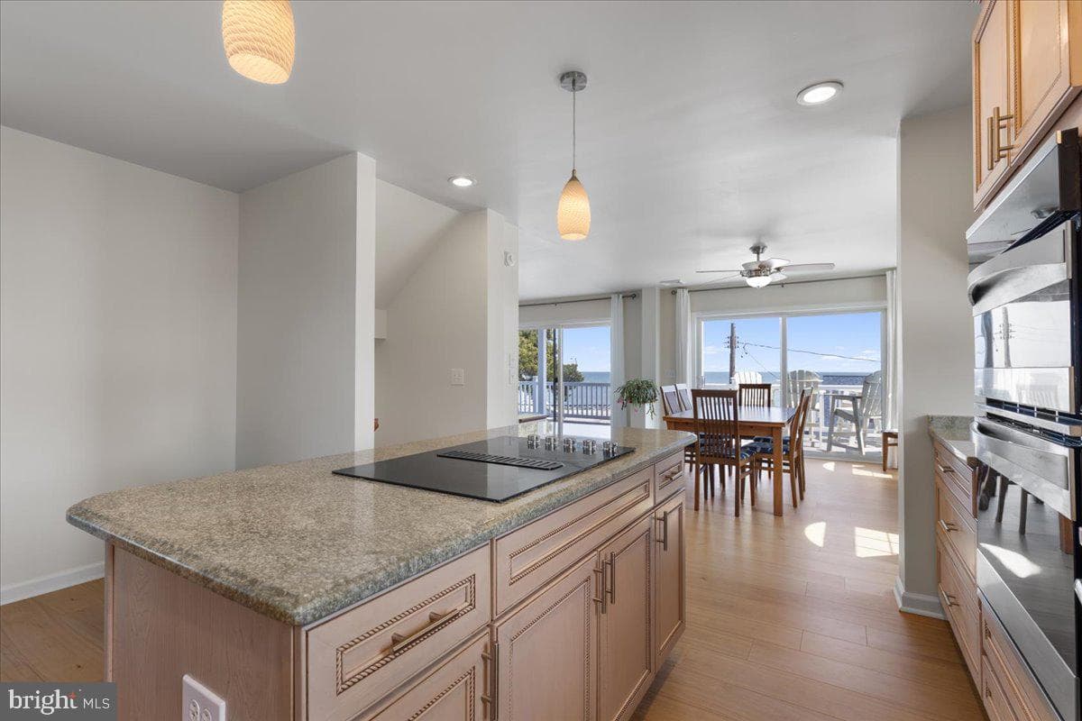 2818 Beach Drive photo 5