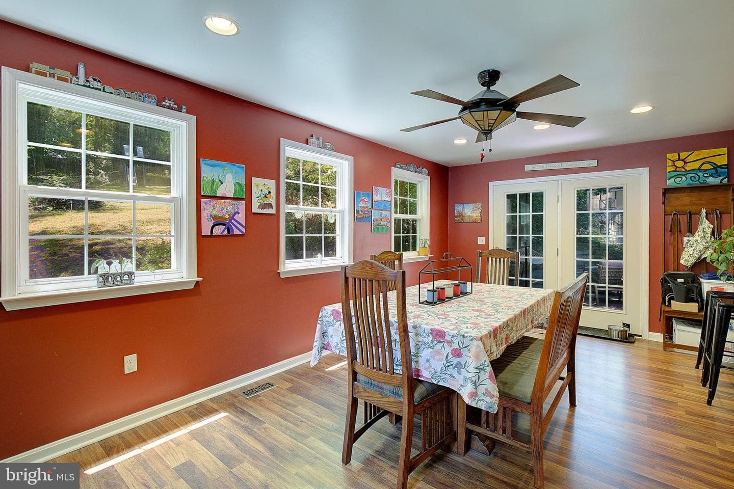 514 Meadow photo 9